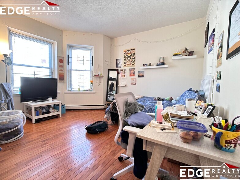 Building Photo - 25 Chester St