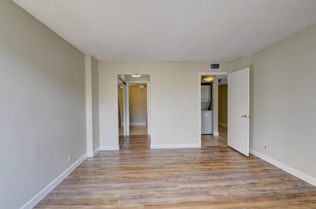 Building Photo - 16 Royal Palm Way