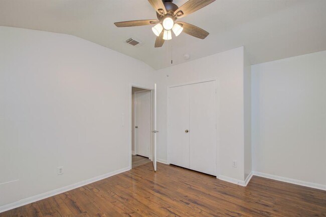 Building Photo - 10327 Ponderosa Pine St