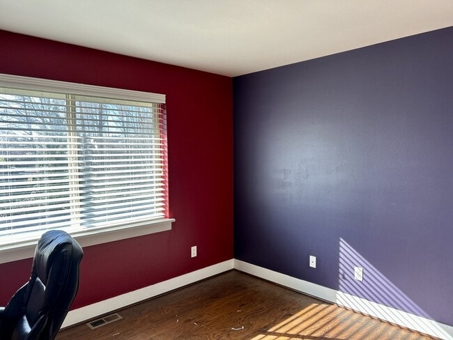 Building Photo - 8353 Grouse Cres Dr