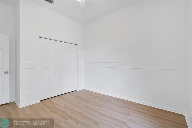 Building Photo - 11517 NW 49th Ct