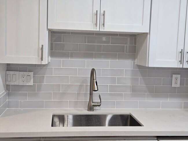 Building Photo - 5995 N 78th St