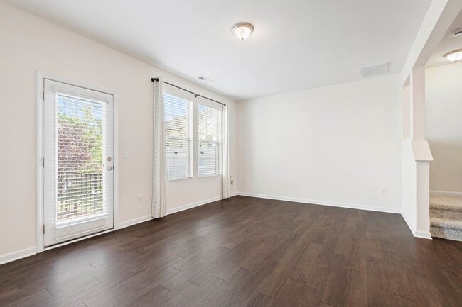 Building Photo - Charming 3BR Townhome in Brightleaf at the...