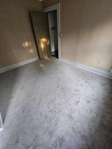 Building Photo - 1332 E Highland St