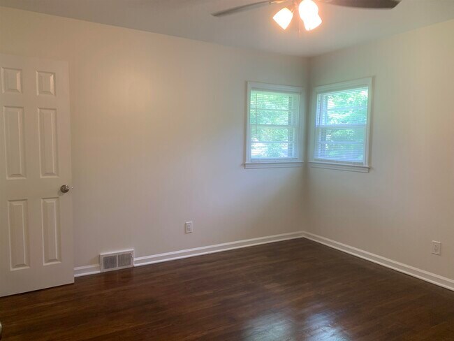 Building Photo - 3095 Ruskin Rd