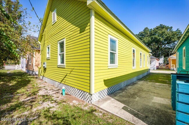 Building Photo - 1946 Redell St