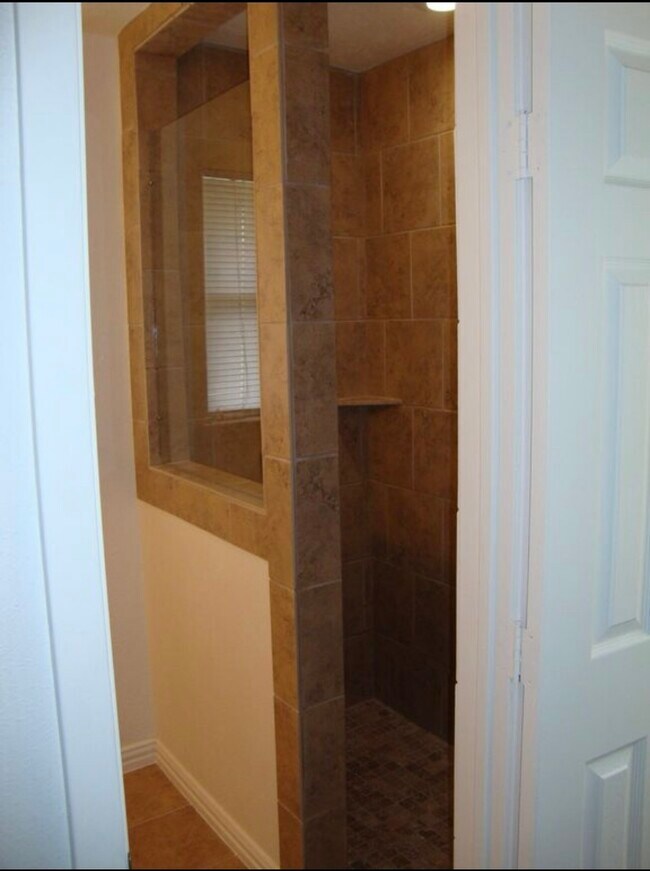 Building Photo - 1725 Pecan Park Dr