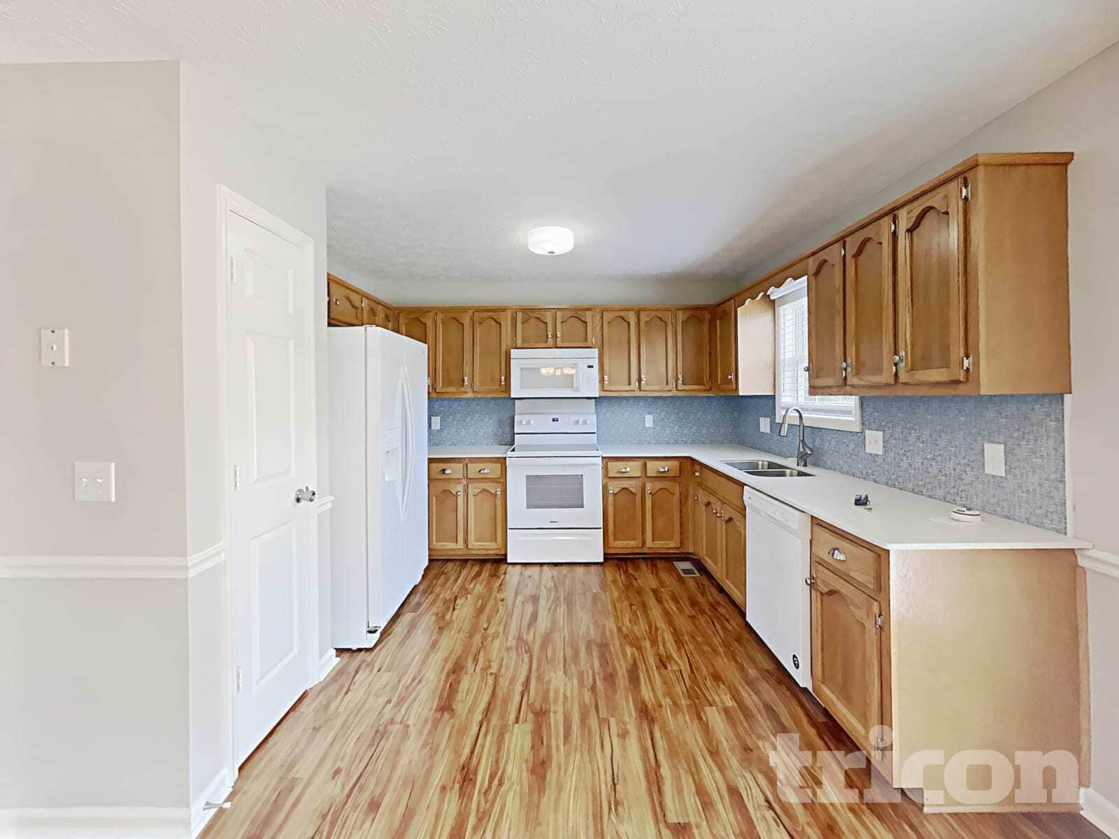 Building Photo - 901 Highland Dr