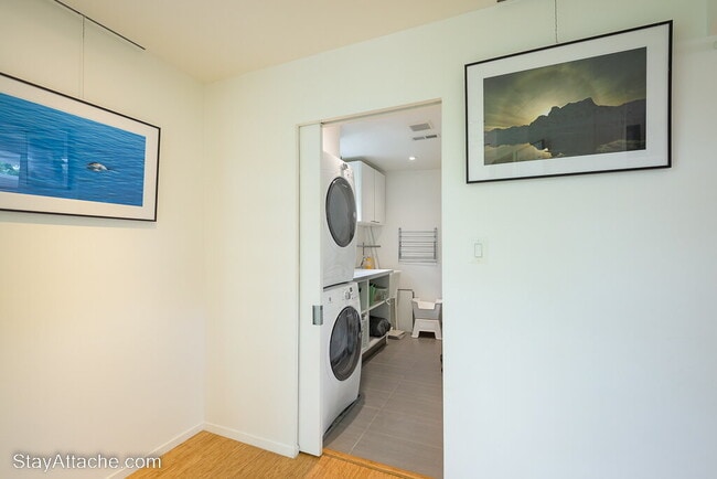 Building Photo - Fully Furnished Contemporary Residence in the Heart of Arlington