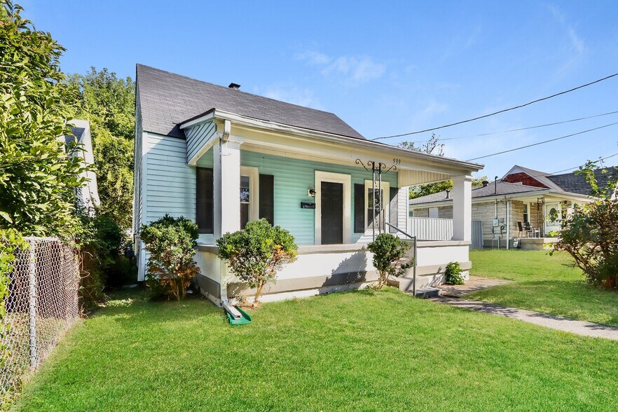 Building Photo - 939 W Florence Ave