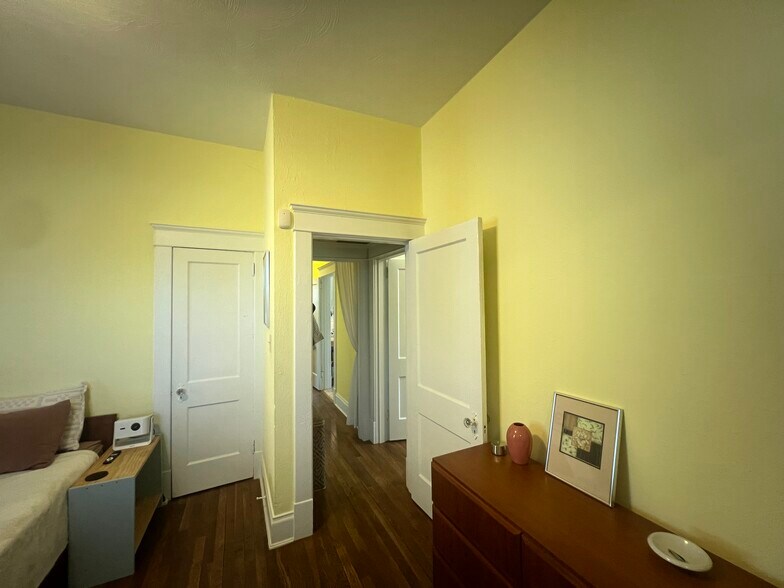 Building Photo - 123 Observatory Ave