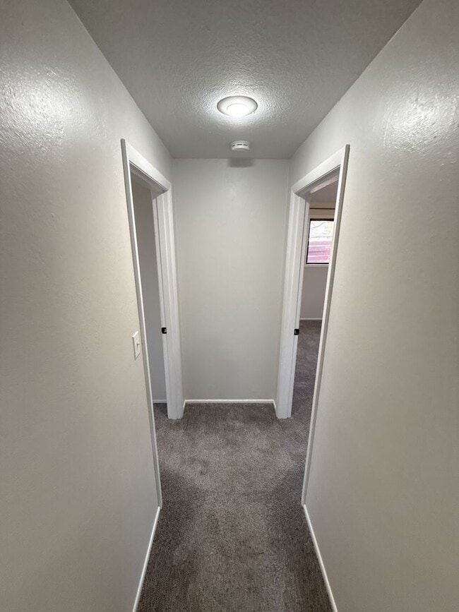 Building Photo - 3 Bedroom, 2 bath house in Moyina Heights