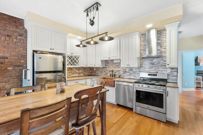 Building Photo - 603 1st St