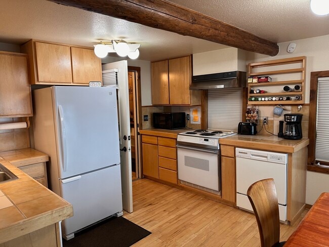 Building Photo - 2913 Kachemak Dr