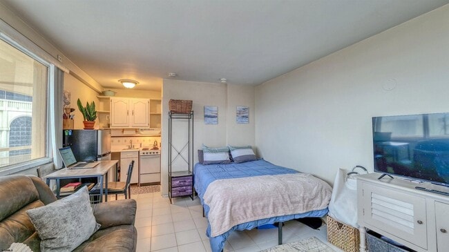 Building Photo - 108 S Montpelier Ave