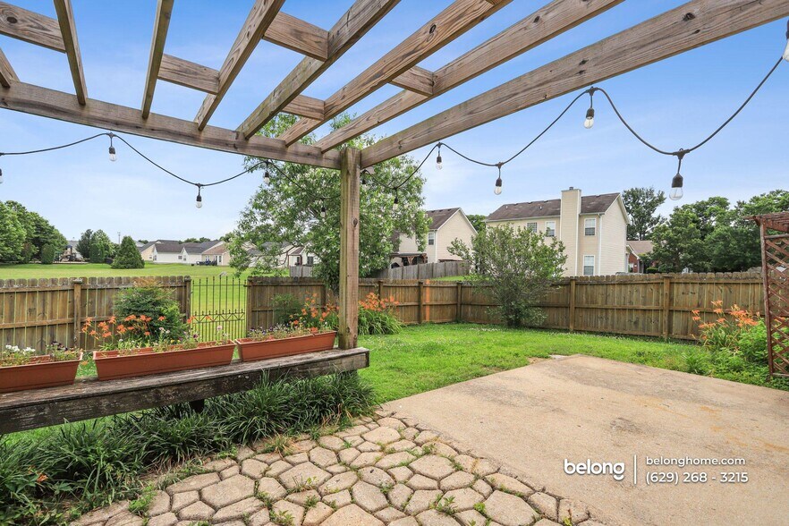 Building Photo - 404 Birdstone Dr