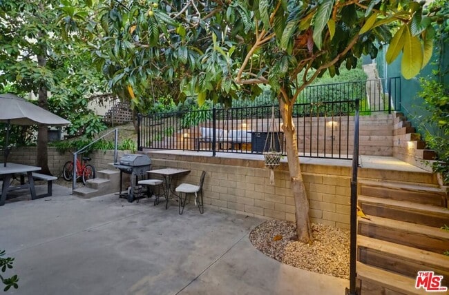 Building Photo - 1828 Silver Lake Blvd