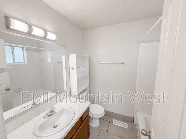Building Photo - 142 N 200 W