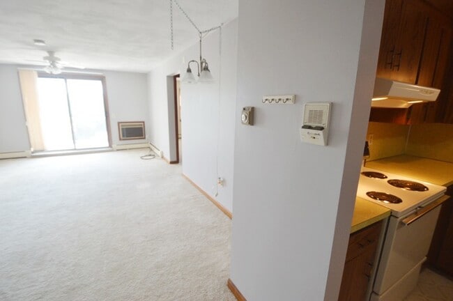 Building Photo - Holden Condo: 1 Bed 1 Bath
