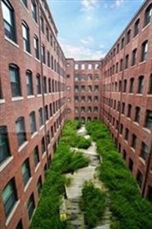 Building Photo - 9 W Broadway