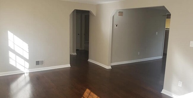 Building Photo - 1641 Pasadena Ave