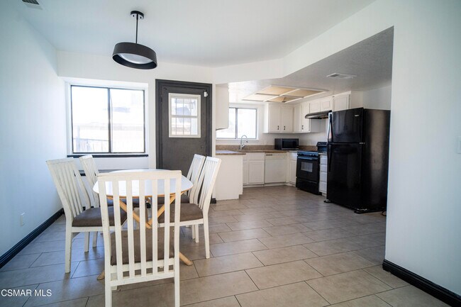 Building Photo - 837 Sunrise Ct