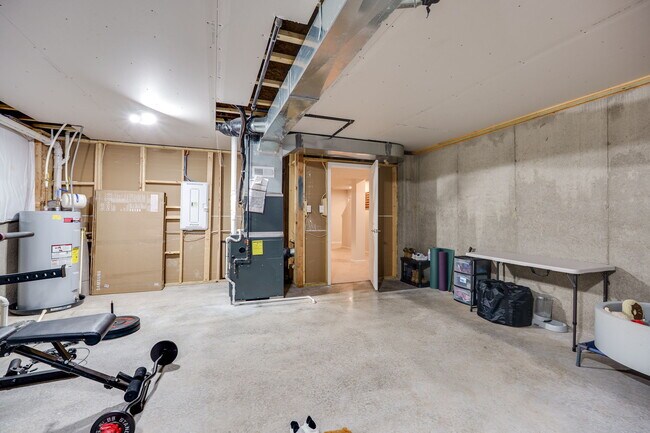 Building Photo - 194 Cresting Rd