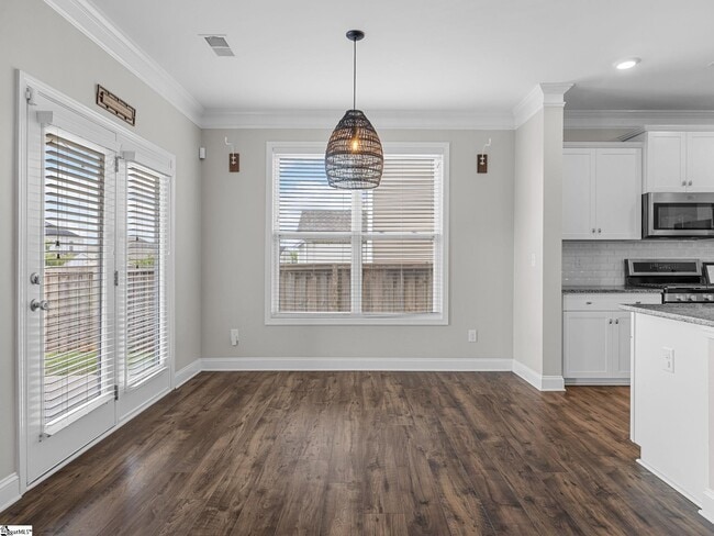 Building Photo - 211 Pollyanna Dr