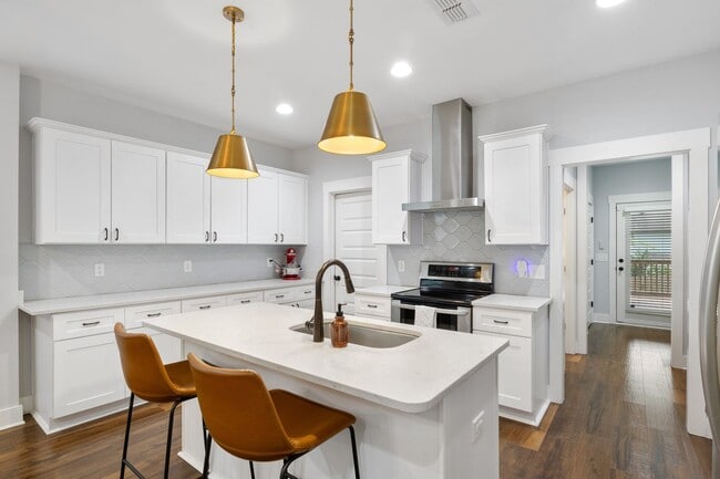 Building Photo - 3 Bedroom Inglewood Home