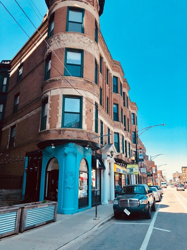 Clark St View - Clark & Orchard Apartments