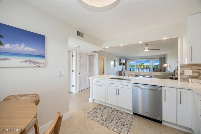 Building Photo - 309 Goodlette-Frank Rd