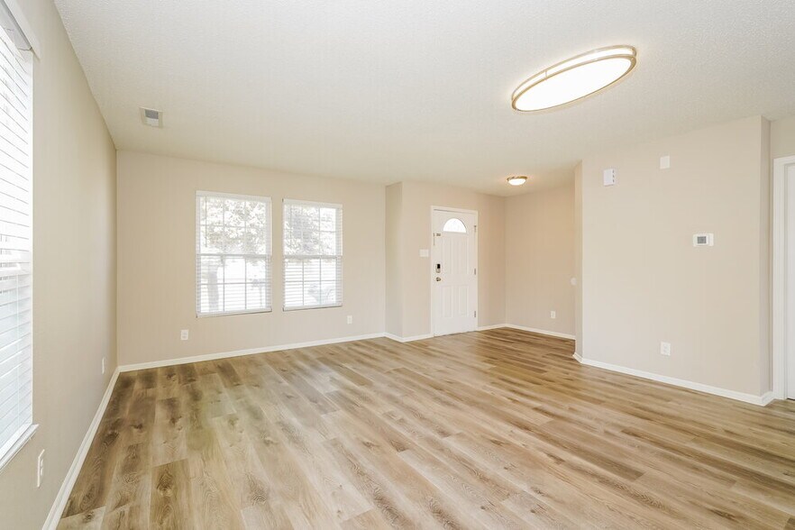 Building Photo - 1413 Broyles Dr