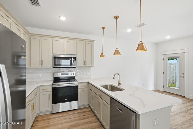 Building Photo - 924 Grace Ave