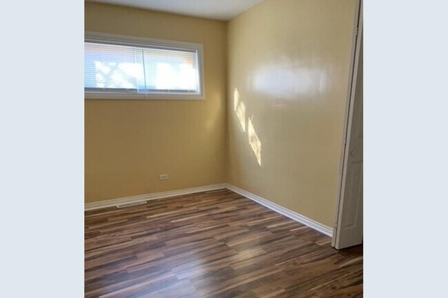 Building Photo - 16122 Wolcott Ave