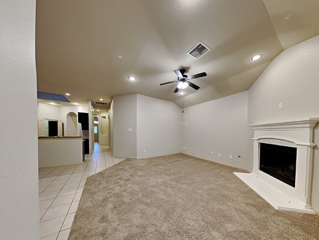 Building Photo - Charming Move-In Ready Ranch in Deer Run E...