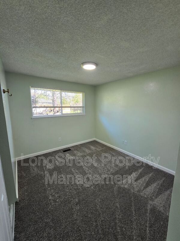 Building Photo - 3230 NE Canterbury Cir