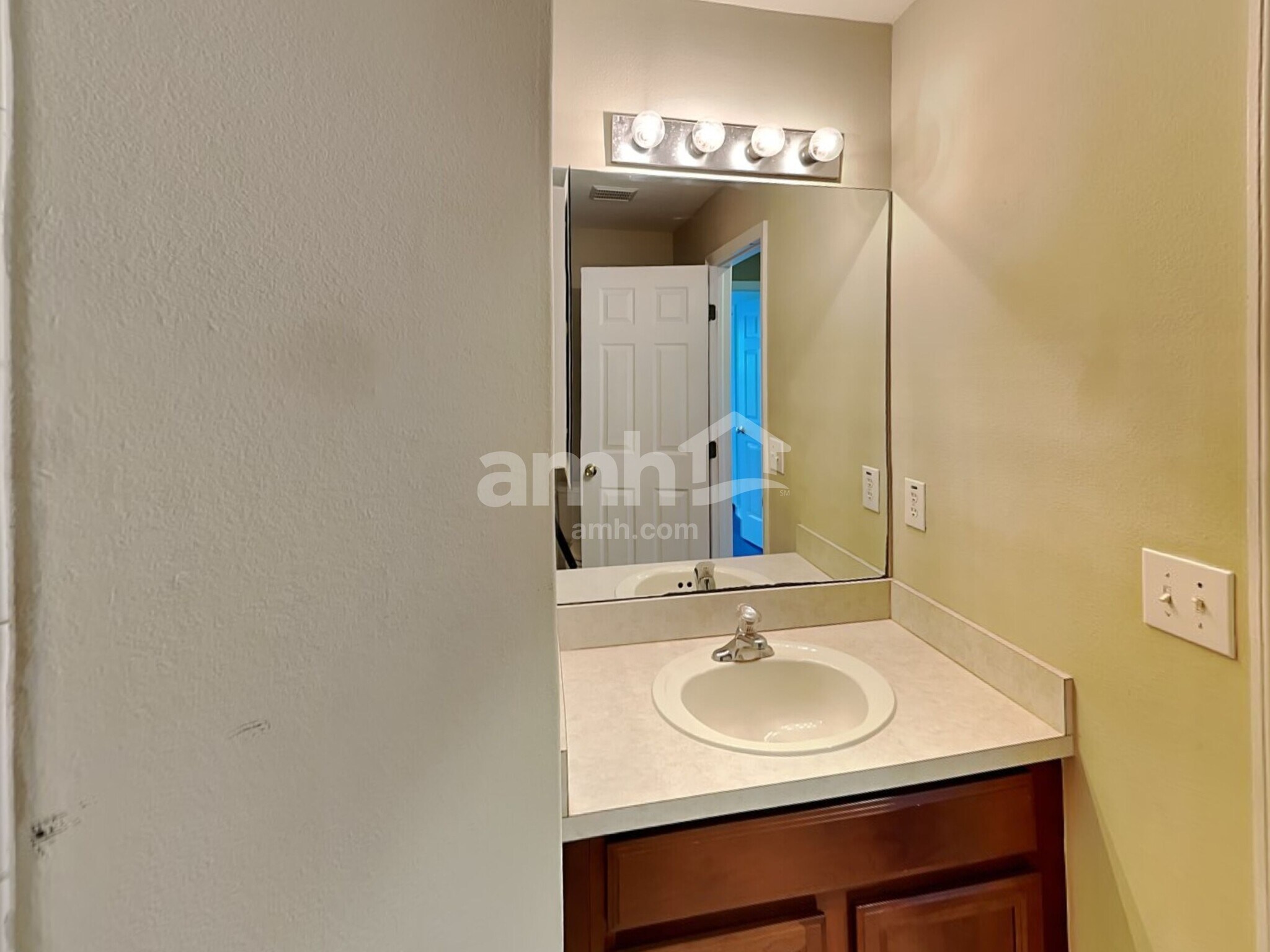 Building Photo - 12109 Tree Haven Ave