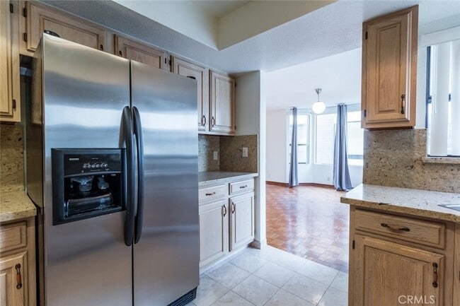 Building Photo - 514 N Isabel St