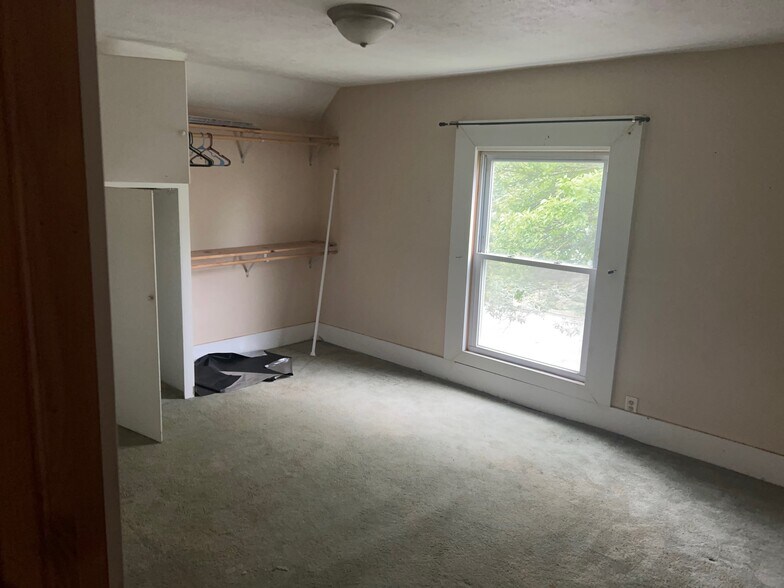 Building Photo - 418 W Lapeer St