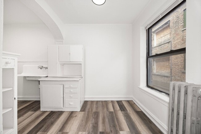 Building Photo - 158 N Central Ave