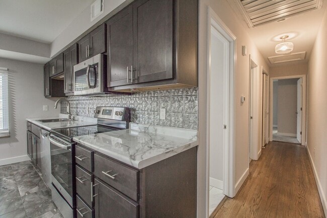 Building Photo - Pet Friendly Renovated Two Bedroom