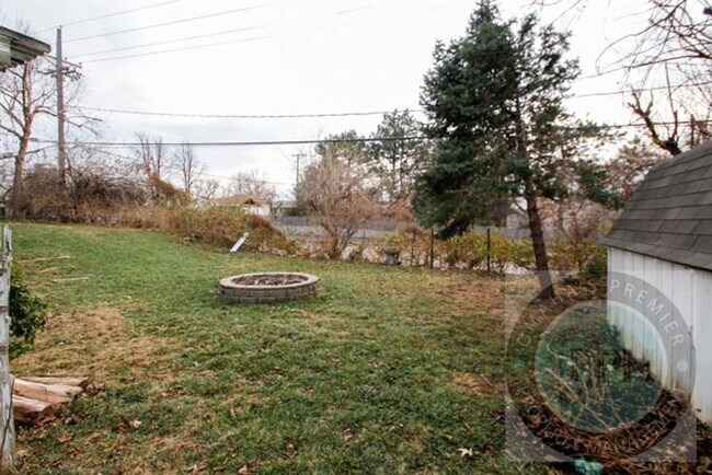 Building Photo - 12317 Weir St