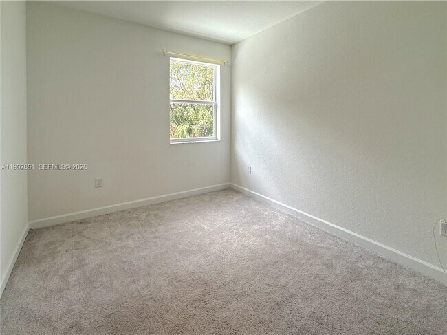 Building Photo - 1060 SE 26th Ter