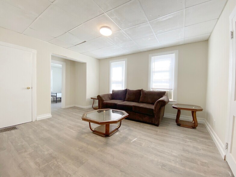 Building Photo - 12 Serrell Ave