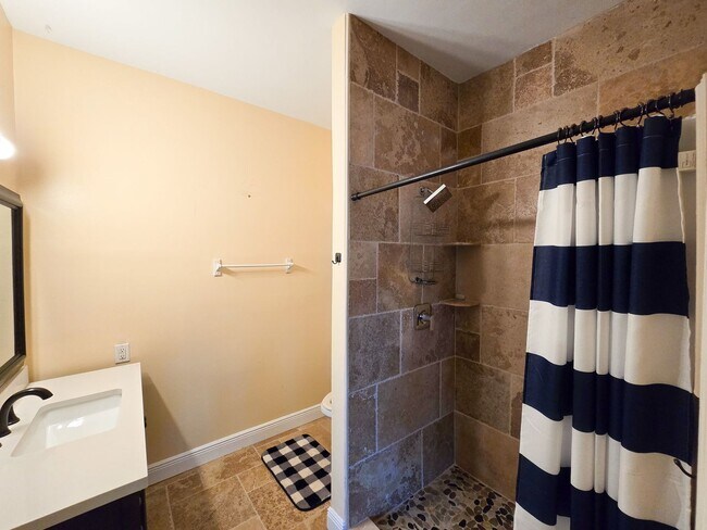 Building Photo - OCEANFRONT FURNISHED ANNUAL ONE BEDROOM ONE BATH