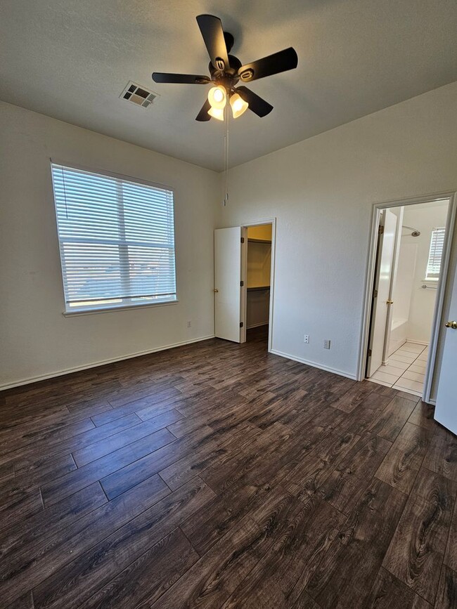 Building Photo - (3) Bed/(2) Bath East Norman Avail NOW!