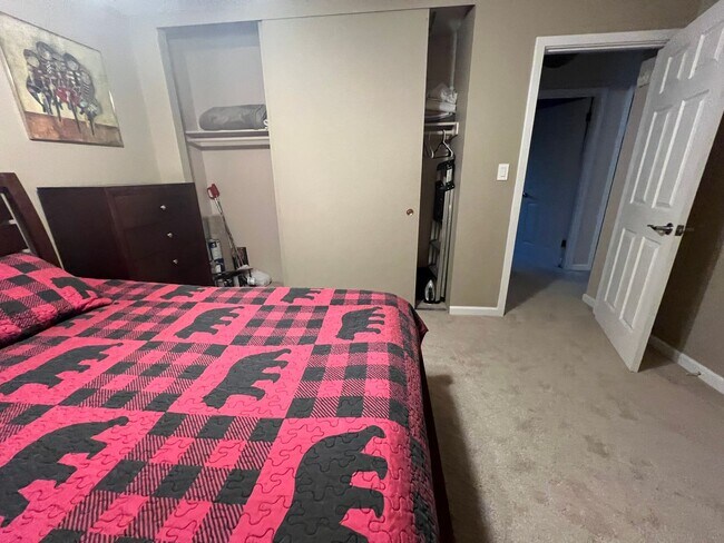 Building Photo - Monthly Rental Available mid-March until end of January 2026