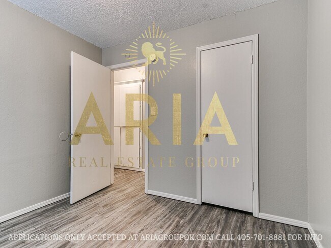 Building Photo - 3 Bed/1.5 Bath Duplex in West Norman! AVAI...