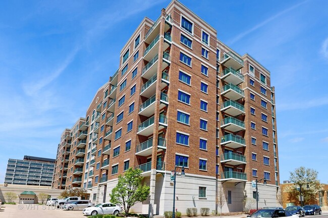 Building Photo - 750 Pearson St