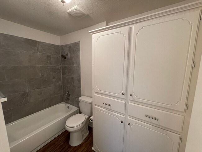 Building Photo - 3 bedroom home for rent in Edmond near W 15th Street and Santa Fe!  2 baths, 2 car garage + fence...